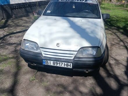 Білий Опель Омега, об'ємом двигуна 1.8 л та пробігом 1000 тис. км за 1000 $, фото 1 на Automoto.ua