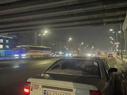 Білий Опель Омега, об'ємом двигуна 1.8 л та пробігом 270 тис. км за 650 $, фото 1 на Automoto.ua