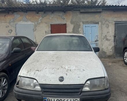 Белый Опель Омега, объемом двигателя 2 л и пробегом 100 тыс. км за 360 $, фото 1 на Automoto.ua