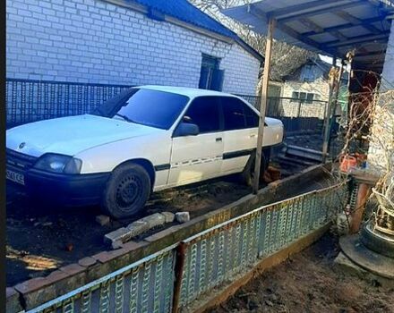 Белый Опель Омега, объемом двигателя 2 л и пробегом 230 тыс. км за 1470 $, фото 1 на Automoto.ua