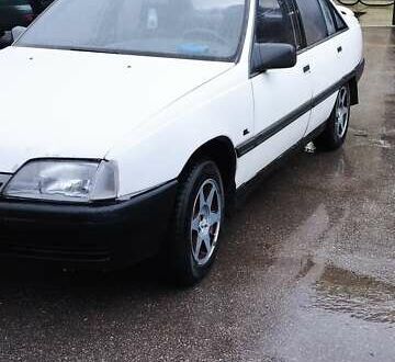 Опель Омега 1987 в Кропивницком (Кировограде) на Automoto.ua Белый Опель Омега, объемом двигателя 1.8 л и пробегом 100 тыс. км за 1600 $, фото 1 на Automoto.ua