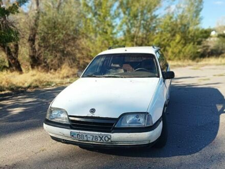 Опель Омега 1987 в Николаеве на Automoto.ua Белый Опель Омега, объемом двигателя 0 л и пробегом 340 тыс. км за 1000 $, фото 1 на Automoto.ua
