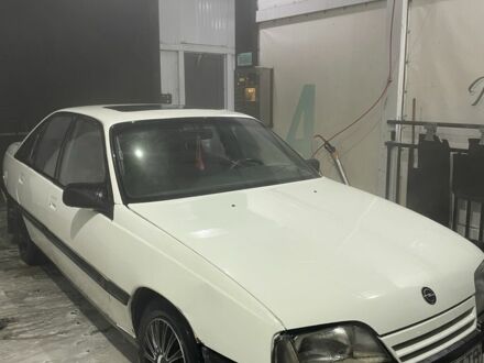 Білий Опель Омега, об'ємом двигуна 1.8 л та пробігом 100 тис. км за 650 $, фото 1 на Automoto.ua