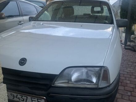 Опель Омега 1987 у Луцьку на Automoto.ua Білий Опель Омега, об'ємом двигуна 2.3 л та пробігом 3 тис. км за 2000 $, фото 1 на Automoto.ua