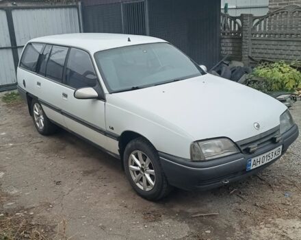 Белый Опель Омега, объемом двигателя 1.8 л и пробегом 350 тыс. км за 1438 $, фото 1 на Automoto.ua