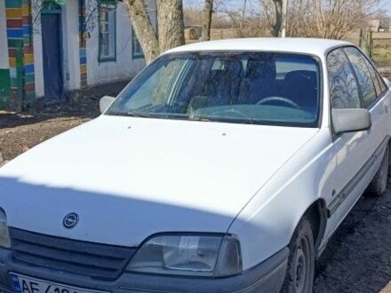 Білий Опель Омега, об'ємом двигуна 1.8 л та пробігом 260 тис. км за 797 $, фото 1 на Automoto.ua