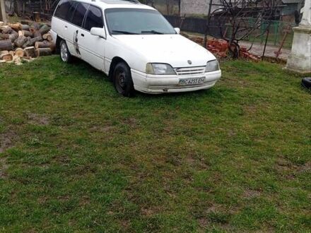 Белый Опель Омега, объемом двигателя 2 л и пробегом 360 тыс. км за 600 $, фото 1 на Automoto.ua