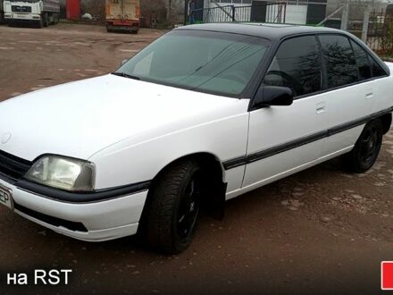 Белый Опель Омега, объемом двигателя 2 л и пробегом 300 тыс. км за 1400 $, фото 1 на Automoto.ua