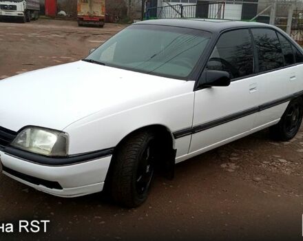 Белый Опель Омега, объемом двигателя 2 л и пробегом 300 тыс. км за 1400 $, фото 1 на Automoto.ua