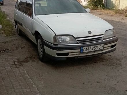 Белый Опель Омега, объемом двигателя 2 л и пробегом 350 тыс. км за 417 $, фото 1 на Automoto.ua