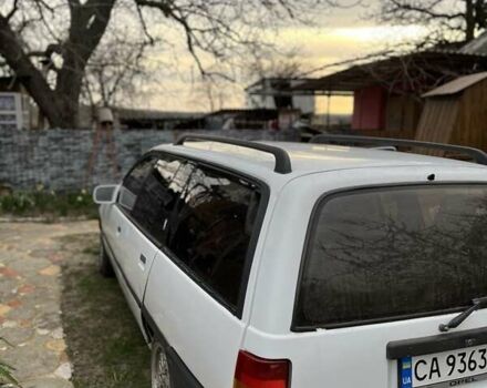 Білий Опель Омега, об'ємом двигуна 2 л та пробігом 300 тис. км за 1400 $, фото 1 на Automoto.ua