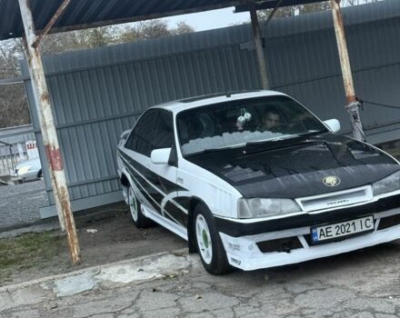 Білий Опель Омега, об'ємом двигуна 2 л та пробігом 200 тис. км за 801 $, фото 1 на Automoto.ua