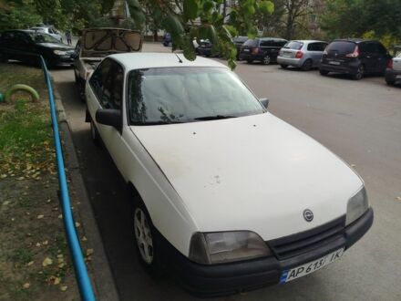 Опель Омега 1988 в Запорожье на Automoto.ua Белый Опель Омега, объемом двигателя 1.8 л и пробегом 300 тыс. км за 550 $, фото 1 на Automoto.ua