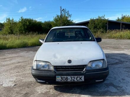 Опель Омега 1989 в Обухове на Automoto.ua Белый Опель Омега, объемом двигателя 2 л и пробегом 274 тыс. км за 850 $, фото 1 на Automoto.ua
