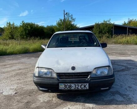 Білий Опель Омега, об'ємом двигуна 2 л та пробігом 274 тис. км за 900 $, фото 1 на Automoto.ua
