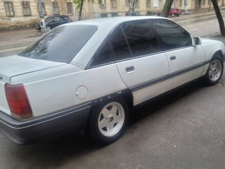 Білий Опель Омега, об'ємом двигуна 2 л та пробігом 300 тис. км за 900 $, фото 1 на Automoto.ua