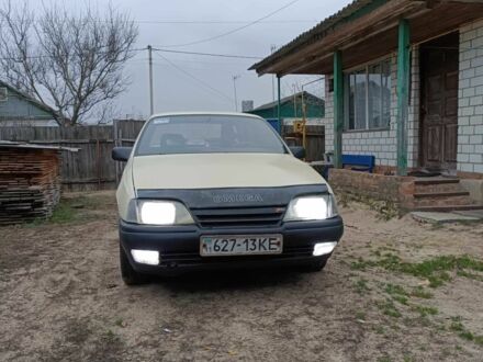 Белый Опель Омега, объемом двигателя 2.3 л и пробегом 400 тыс. км за 1350 $, фото 1 на Automoto.ua