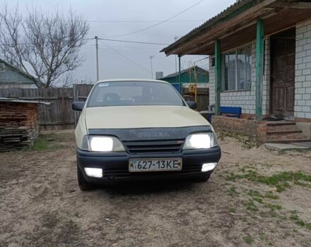 Белый Опель Омега, объемом двигателя 2.3 л и пробегом 400 тыс. км за 1350 $, фото 1 на Automoto.ua