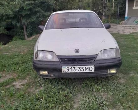 Белый Опель Омега, объемом двигателя 1.8 л и пробегом 100 тыс. км за 850 $, фото 1 на Automoto.ua