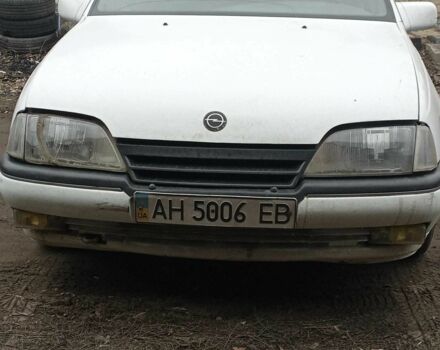 Белый Опель Омега, объемом двигателя 1.8 л и пробегом 3 тыс. км за 1174 $, фото 1 на Automoto.ua
