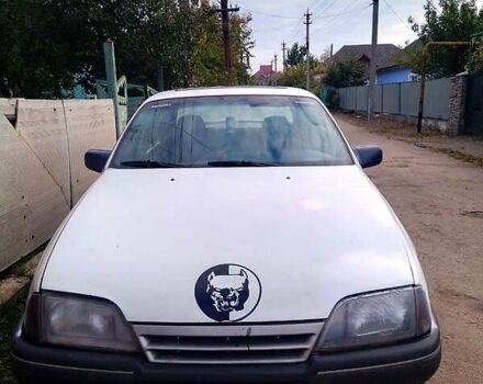 Белый Опель Омега, объемом двигателя 2 л и пробегом 316 тыс. км за 1100 $, фото 1 на Automoto.ua