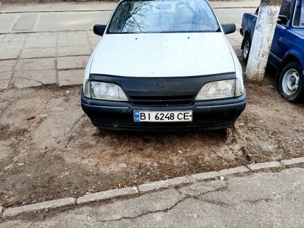 Белый Опель Омега, объемом двигателя 2 л и пробегом 327 тыс. км за 500 $, фото 1 на Automoto.ua