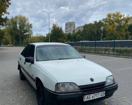 Белый Опель Омега, объемом двигателя 1.8 л и пробегом 410 тыс. км за 800 $, фото 1 на Automoto.ua