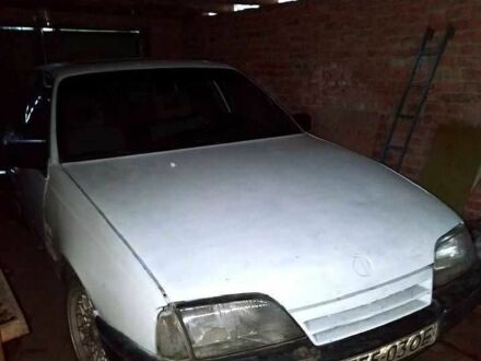 Белый Опель Омега, объемом двигателя 2 л и пробегом 1 тыс. км за 687 $, фото 1 на Automoto.ua