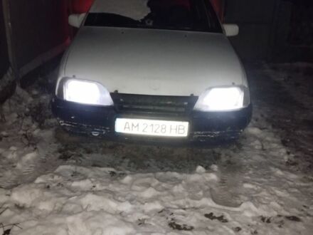 Белый Опель Омега, объемом двигателя 2 л и пробегом 165 тыс. км за 1200 $, фото 1 на Automoto.ua