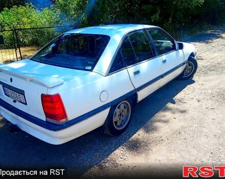 Белый Опель Омега, объемом двигателя 1.8 л и пробегом 0 тыс. км за 800 $, фото 1 на Automoto.ua