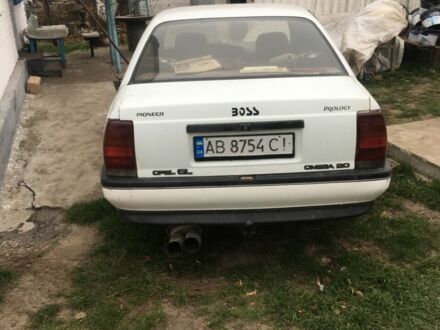 Білий Опель Омега, об'ємом двигуна 2 л та пробігом 200 тис. км за 700 $, фото 1 на Automoto.ua