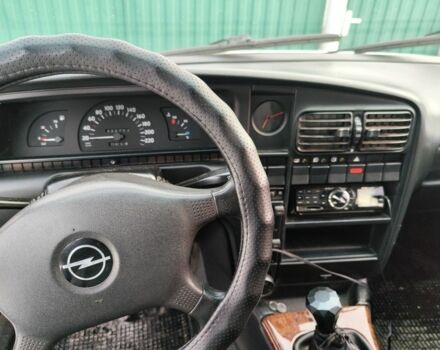 Белый Опель Омега, объемом двигателя 2 л и пробегом 300 тыс. км за 2000 $, фото 1 на Automoto.ua