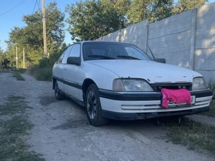 Белый Опель Омега, объемом двигателя 2 л и пробегом 2 тыс. км за 1000 $, фото 1 на Automoto.ua