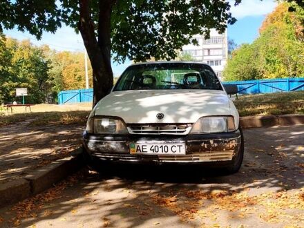 Опель Омега 1991 в Харькове на Automoto.ua Белый Опель Омега, объемом двигателя 2 л и пробегом 250 тыс. км за 700 $, фото 1 на Automoto.ua