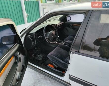 Белый Опель Омега, объемом двигателя 2 л и пробегом 300 тыс. км за 2000 $, фото 1 на Automoto.ua