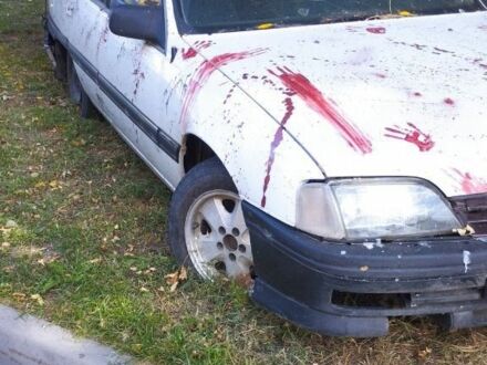 Опель Омега 1991 в Черкассах на Automoto.ua Белый Опель Омега, объемом двигателя 2 л и пробегом 250 тыс. км за 350 $, фото 1 на Automoto.ua