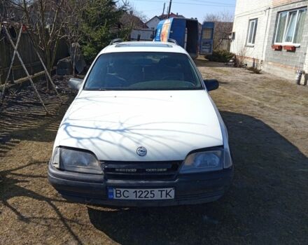 Белый Опель Омега, объемом двигателя 2 л и пробегом 425 тыс. км за 677 $, фото 1 на Automoto.ua