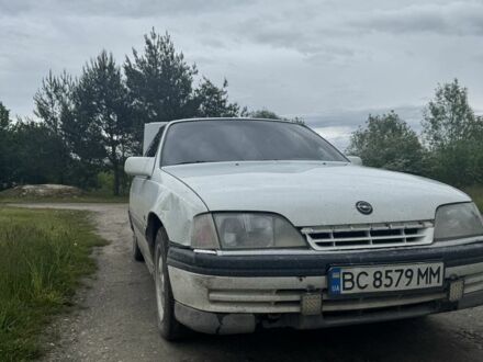 Опель Омега 1992 в Яворове на Automoto.ua Белый Опель Омега, объемом двигателя 2 л и пробегом 400 тыс. км за 725 $, фото 1 на Automoto.ua