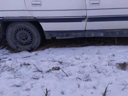 Белый Опель Омега, объемом двигателя 2 л и пробегом 400 тыс. км за 450 $, фото 1 на Automoto.ua