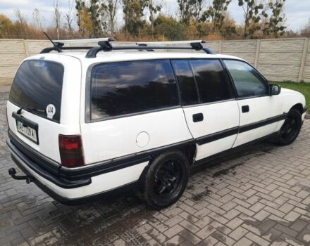 Белый Опель Омега, объемом двигателя 2 л и пробегом 245 тыс. км за 800 $, фото 1 на Automoto.ua