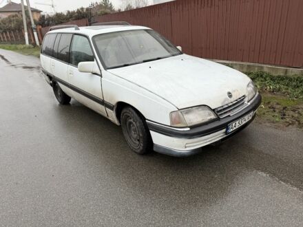 Белый Опель Омега, объемом двигателя 3 л и пробегом 334 тыс. км за 900 $, фото 1 на Automoto.ua