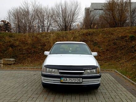 Белый Опель Омега, объемом двигателя 2 л и пробегом 320 тыс. км за 820 $, фото 1 на Automoto.ua