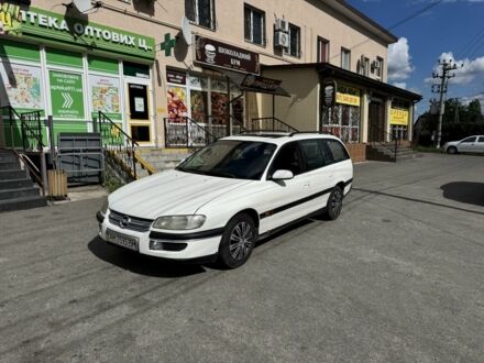 Белый Опель Омега, объемом двигателя 2 л и пробегом 290 тыс. км за 1200 $, фото 1 на Automoto.ua