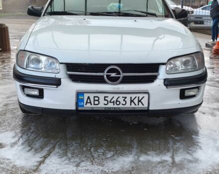 Белый Опель Омега, объемом двигателя 2 л и пробегом 308 тыс. км за 2200 $, фото 1 на Automoto.ua