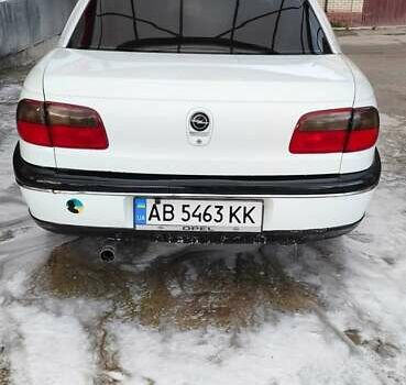 Белый Опель Омега, объемом двигателя 2 л и пробегом 308 тыс. км за 2200 $, фото 1 на Automoto.ua