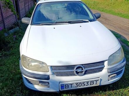 Белый Опель Омега, объемом двигателя 2 л и пробегом 300 тыс. км за 2500 $, фото 1 на Automoto.ua