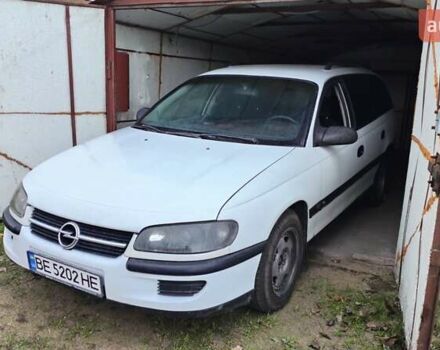 Белый Опель Омега, объемом двигателя 2 л и пробегом 300 тыс. км за 2900 $, фото 1 на Automoto.ua