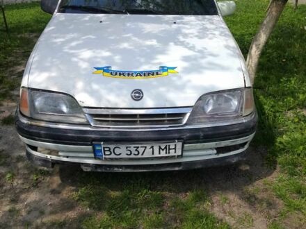 Опель Омега 1994 в Червонограде на Automoto.ua Белый Опель Омега, объемом двигателя 2 л и пробегом 420 тыс. км за 37600 $, фото 1 на Automoto.ua