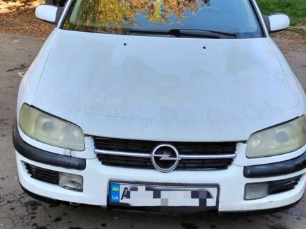 Белый Опель Омега, объемом двигателя 2 л и пробегом 200 тыс. км за 1200 $, фото 1 на Automoto.ua