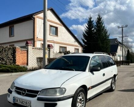 Белый Опель Омега, объемом двигателя 2 л и пробегом 400 тыс. км за 1550 $, фото 1 на Automoto.ua